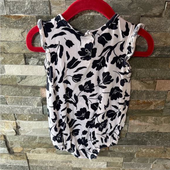🔴Old navy floral onesie - Picture 3 of 4
